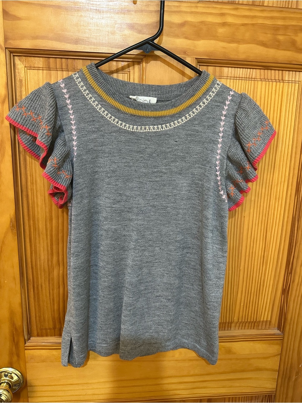 THML Gray Knit Short Sleeve Ruffle Trim Top with Color Stitching